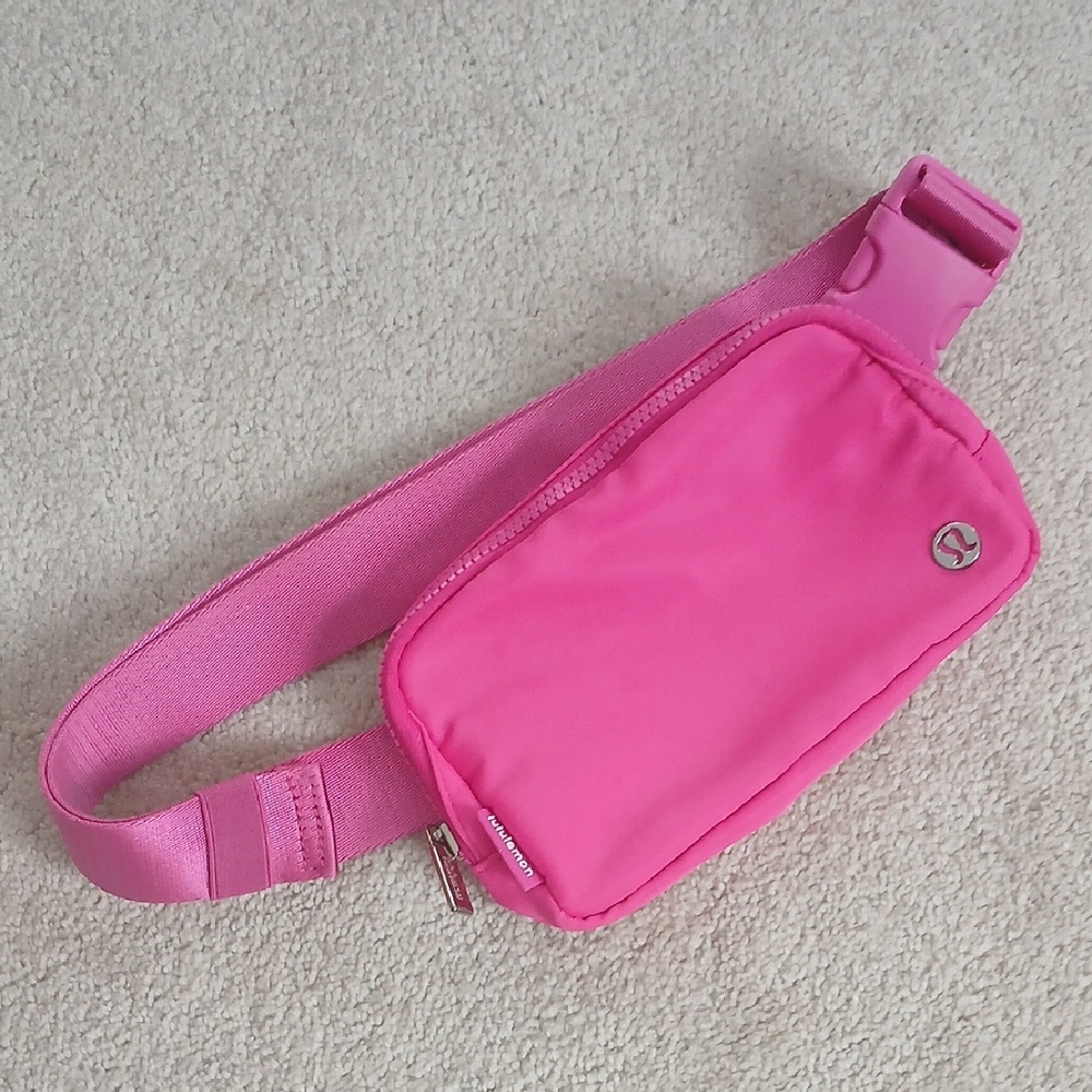 Lululemon Everywhere Belt Bag 1L Sonic Pink
